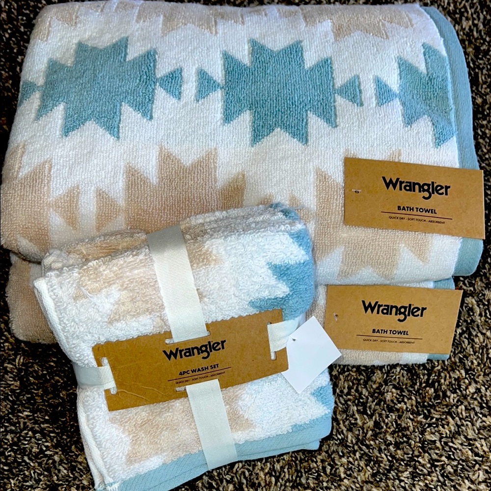 RARE!!! Wrangler Geometric Bath Towel Set - Blue and Cream
